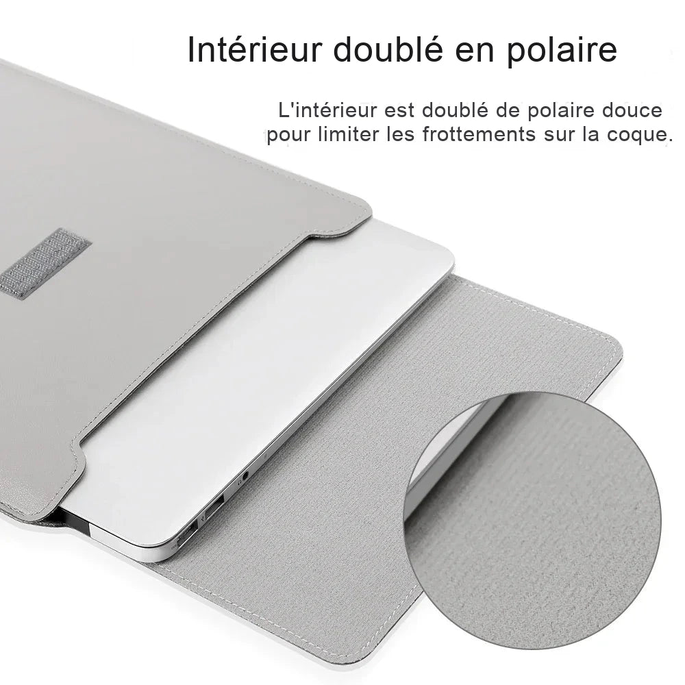 Housse ordinateur grise ouverte, un ordinateur portable glissé à l'intérieur, avec un agrandissement sur la doublure en polaire.