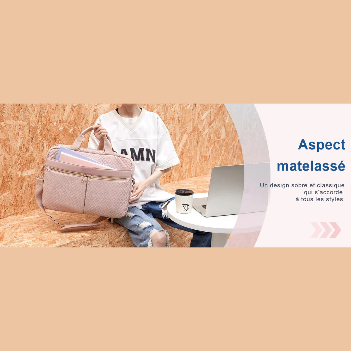 Bannière : une personne assise tient une sacoche matelassée rose contenant des dossiers, à côté d'un ordinateur portable et d'un gobelet posés sur une table ronde, avec la mention « Aspect matelassé ».